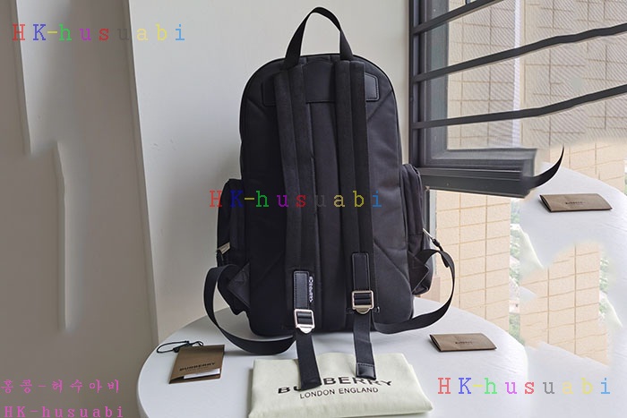 ★미러급★ 버버리 아플리케 나일론 네비스 백팩 BB 2222584