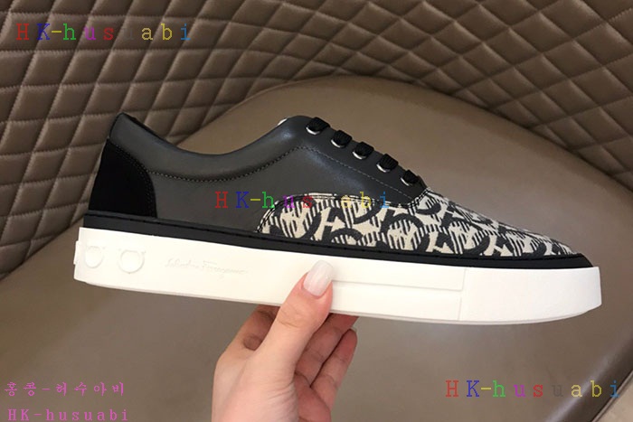 NEW 페라가모 스니커즈 신상 F5733322