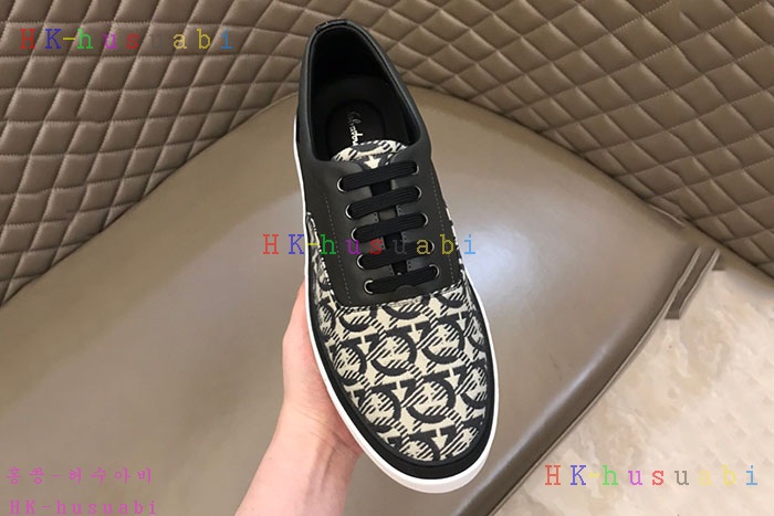 NEW 페라가모 스니커즈 신상 F5733322