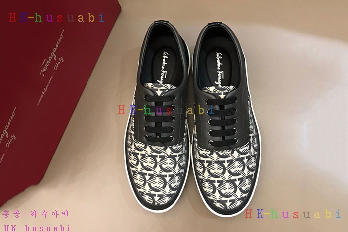 NEW 페라가모 스니커즈 신상 F5733322
