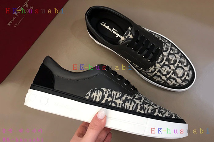 NEW 페라가모 스니커즈 신상 F5733322