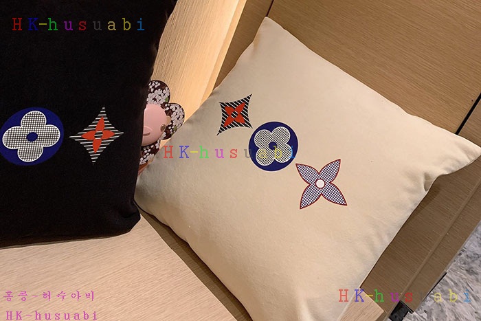 NEW 루이비통 쿠션 신상 LV 757776