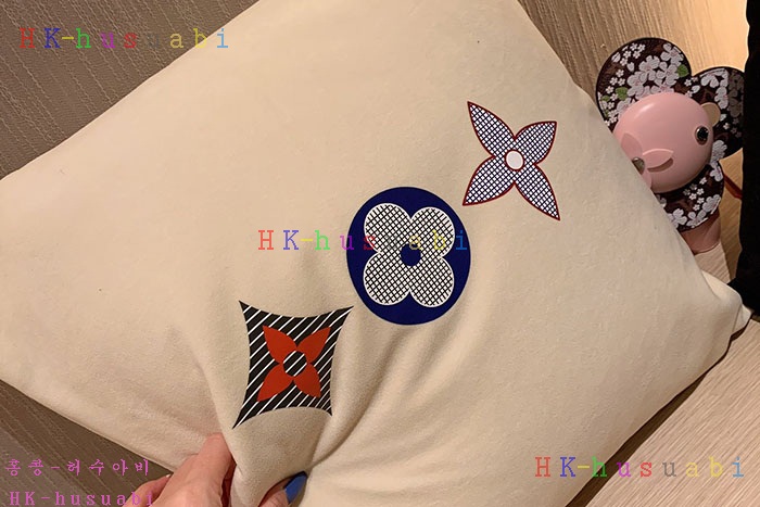 NEW 루이비통 쿠션 신상 LV 757776