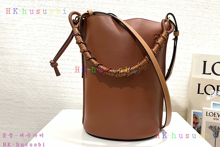 ★미러급★ 로에베 게이트 버킷백  LW 88913