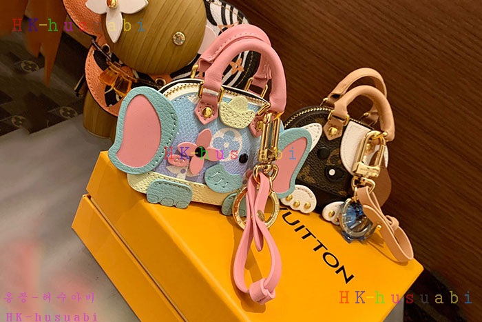 NEW 루이비통 백참 신상 LV 1427705