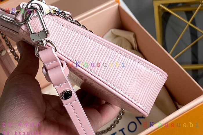 ★미러급★루이비통 에피 이지 파우치 온 스트랩 숄더백 M80483