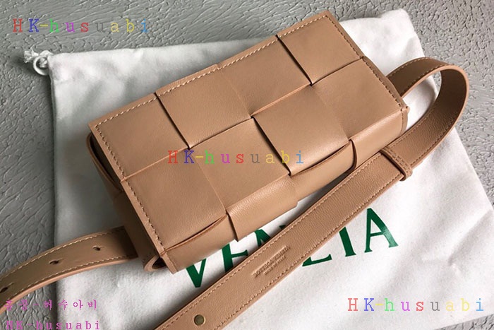 ★미러급★보테가베네타 카세트 벨트백 BV 5542823