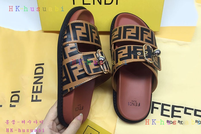 NEW 펜디 슬리퍼 신상 FD 635330