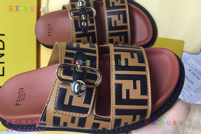 NEW 펜디 슬리퍼 신상 FD 635330