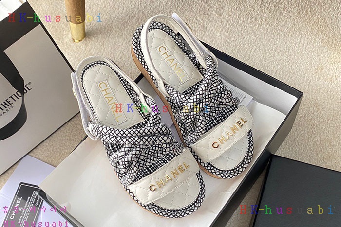 NEW 샤넬  샌들 신상 C 557211