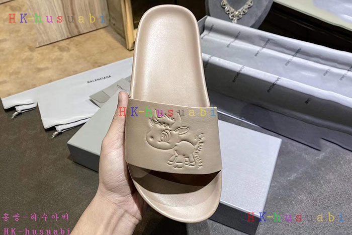 NEW 발렌시아가 슬리퍼 신상 B 922549