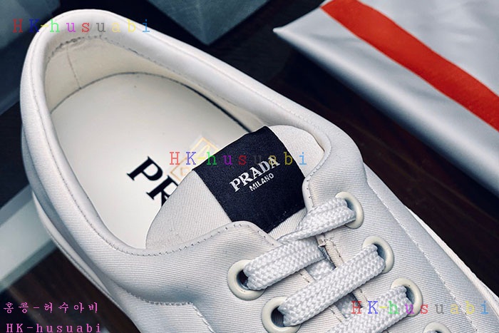 NEW 프라다 스니커즈 신상 P 335702
