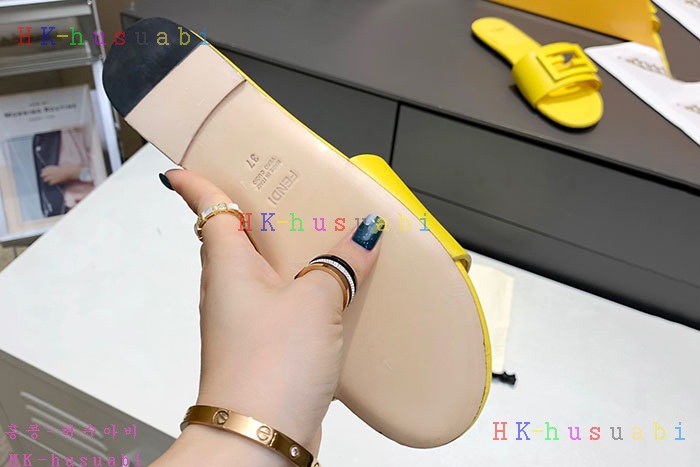 NEW 펜디 슬리퍼 신상 FD 7757502