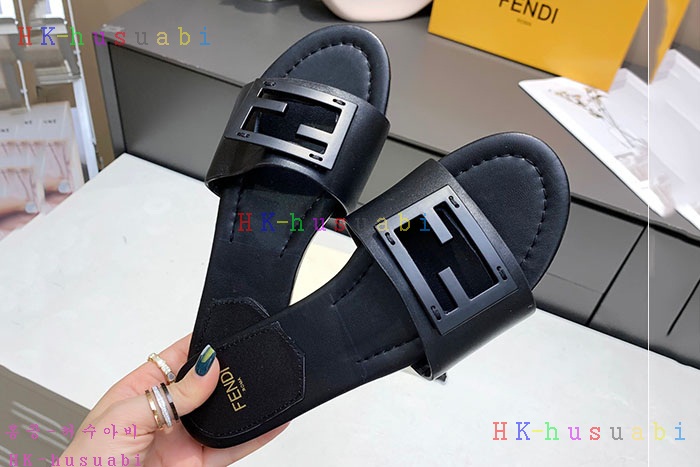 NEW 펜디 슬리퍼 신상 FD 7757503