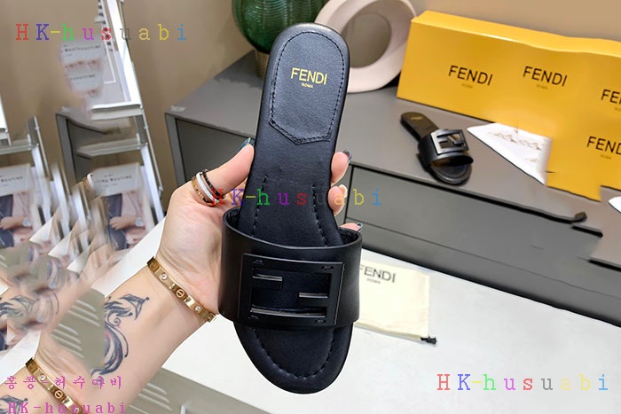 NEW 펜디 슬리퍼 신상 FD 7757503