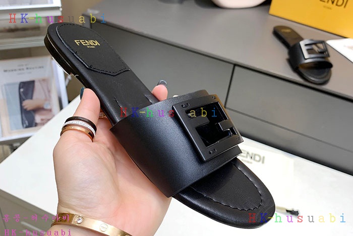 NEW 펜디 슬리퍼 신상 FD 7757503