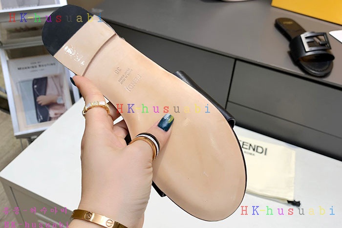 NEW 펜디 슬리퍼 신상 FD 7757503