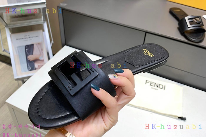 NEW 펜디 슬리퍼 신상 FD 7757503