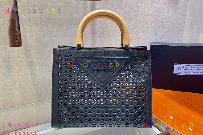 ★미러급★프라다 아일릿 탑 핸들 백 1BG405