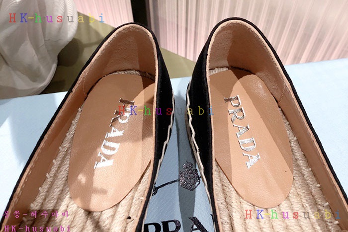 NEW 프라다 스니커즈 신상 P 242560