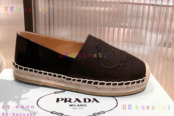 NEW 프라다 스니커즈 신상 P 242560