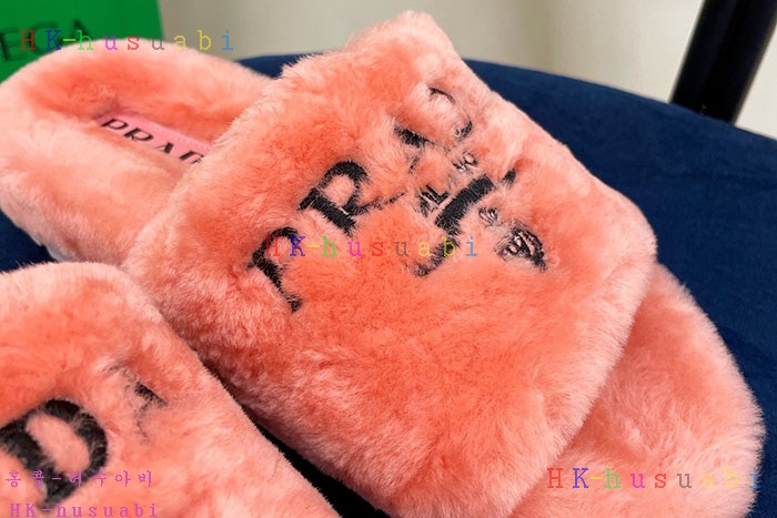 NEW 프라다 샌들 신상 P 242553