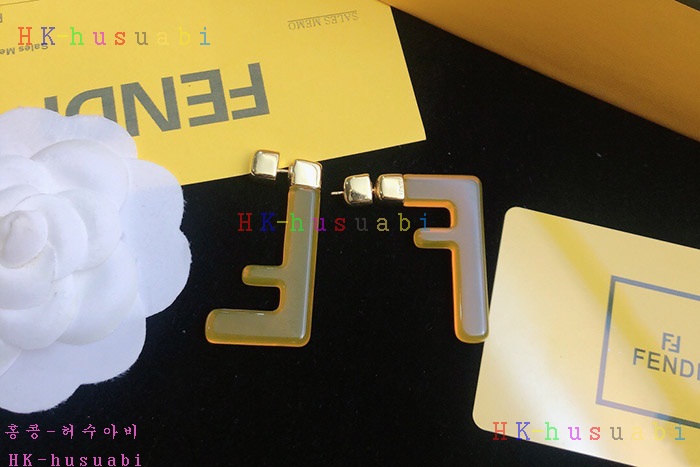 NEW 펜디 귀걸이 신상 FD 258821