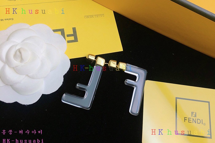 NEW 펜디 귀걸이 신상 FD 258821