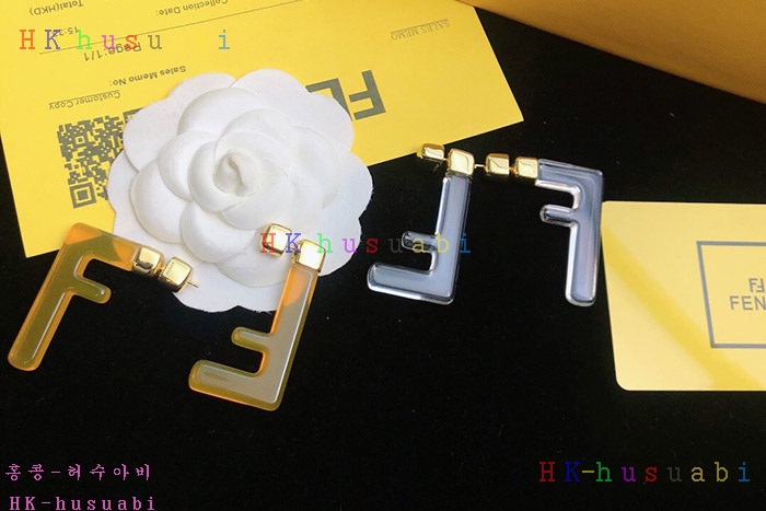 NEW 펜디 귀걸이 신상 FD 258821