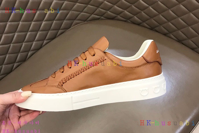 NEW 페라가모 스니커즈 신상 F 858551