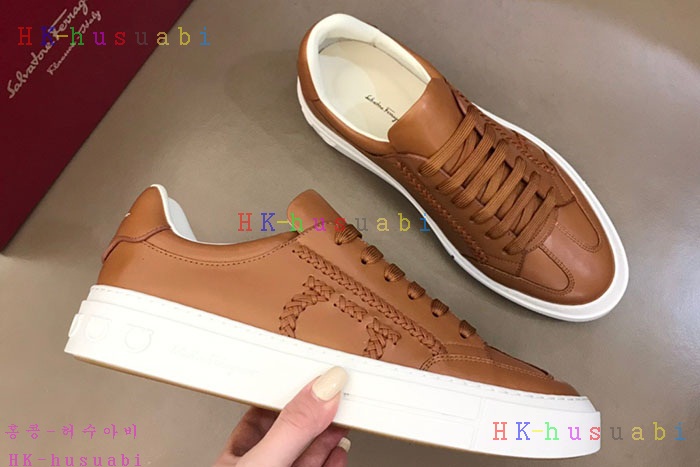 NEW 페라가모 스니커즈 신상 F 858551
