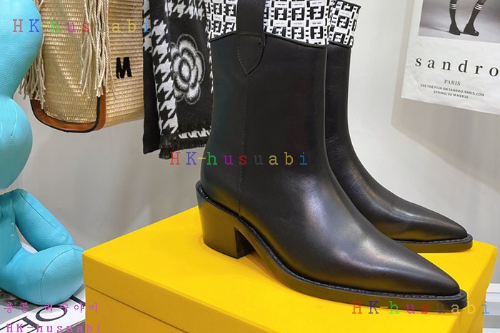NEW 펜디 부츠 신상 FD 2428853