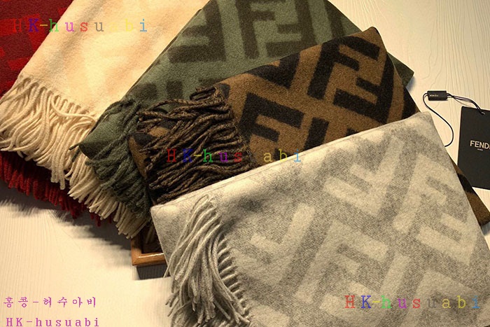 NEW 펜디 머플러 신상 FD 1142553