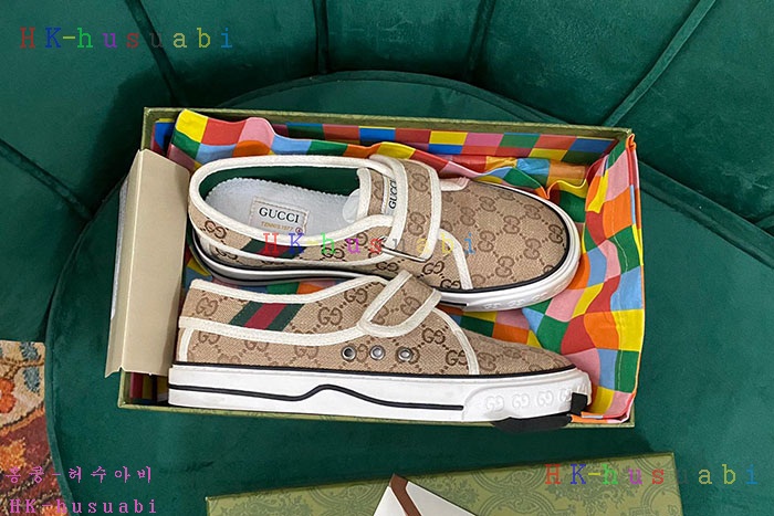 NEW 구찌 스니커즈 신상 GU 1424237