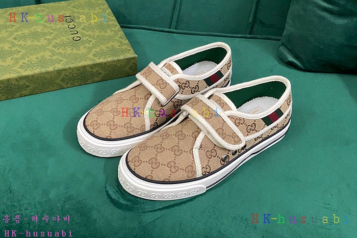 NEW 구찌 스니커즈 신상 GU 1424237