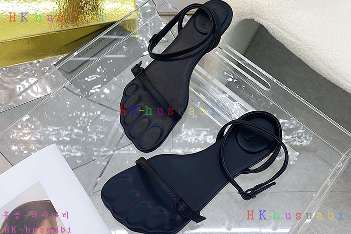 NEW  발렌시아가 샌들 신상 B 118244