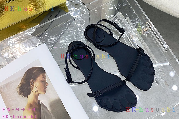 NEW  발렌시아가 샌들 신상 B 118244