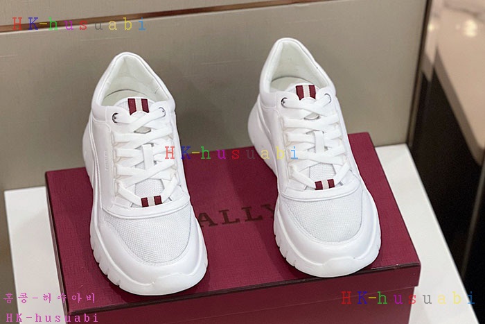 NEW  발리 스니커즈 신상 B 552403
