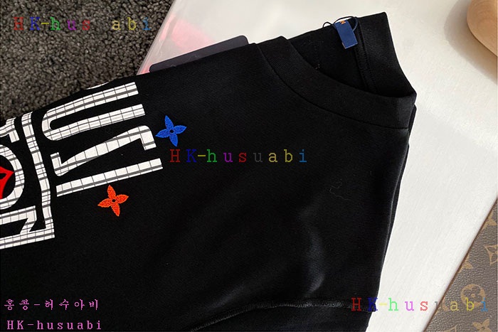 NEW 루이비통 반팔티 신상 LV 111420