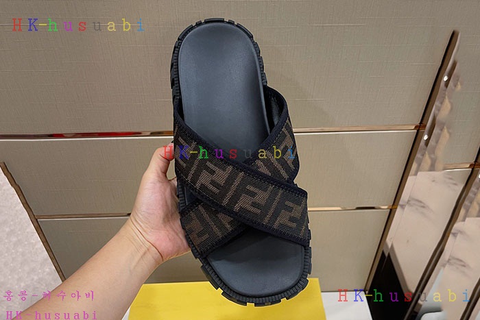 NEW 펜디 샌들 신상 FD 555203