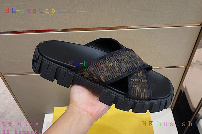 NEW 펜디 샌들 신상 FD 555203