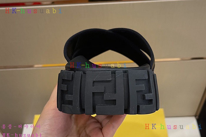 NEW 펜디 샌들 신상 FD 555203