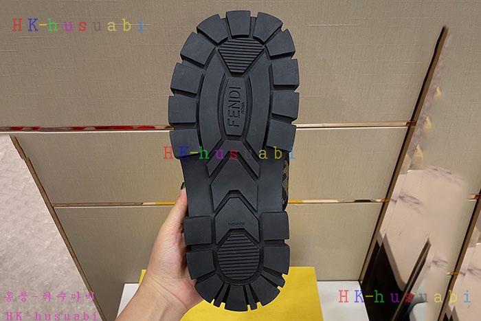 NEW 펜디 샌들 신상 FD 555203