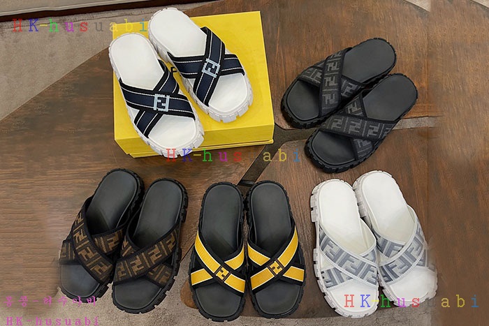 NEW 펜디 샌들 신상 FD 555203