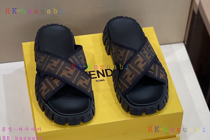 NEW 펜디 샌들 신상 FD 555203
