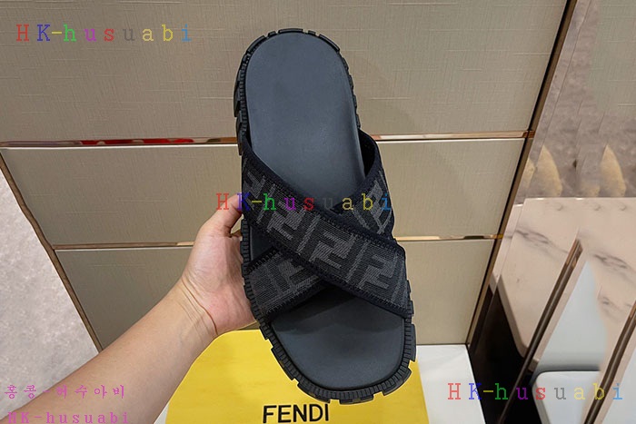 NEW 펜디 샌들 신상 FD 555204