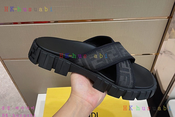 NEW 펜디 샌들 신상 FD 555204