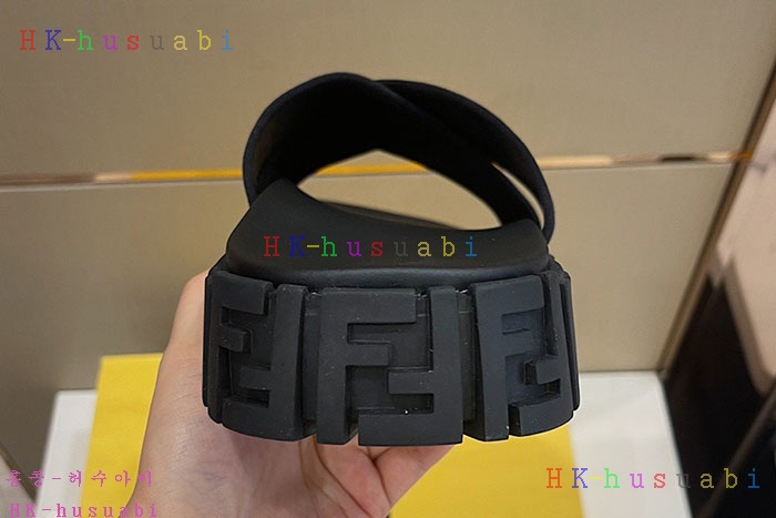 NEW 펜디 샌들 신상 FD 555204