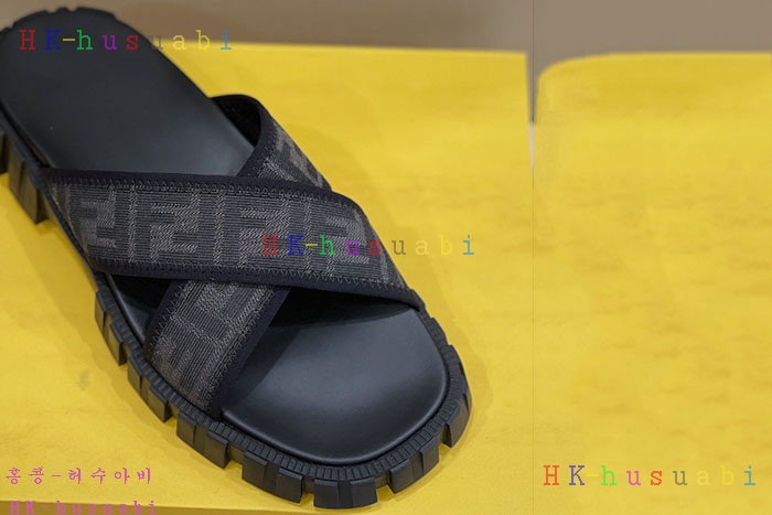 NEW 펜디 샌들 신상 FD 555204