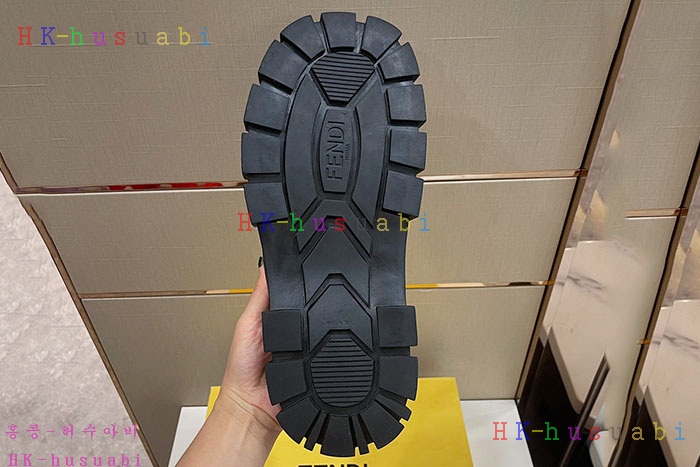 NEW 펜디 샌들 신상 FD 555204